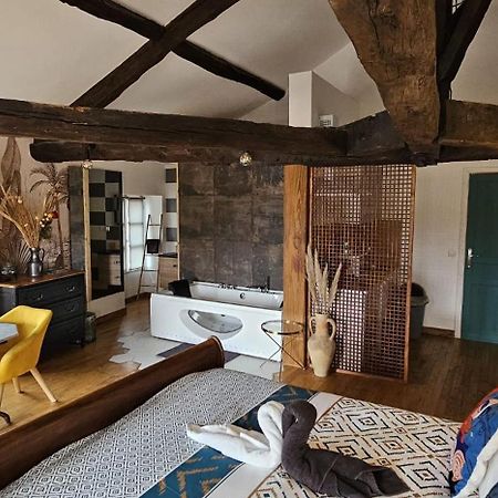 Suite Penthouse Romantique, Confolens, Charente Kültér fotó