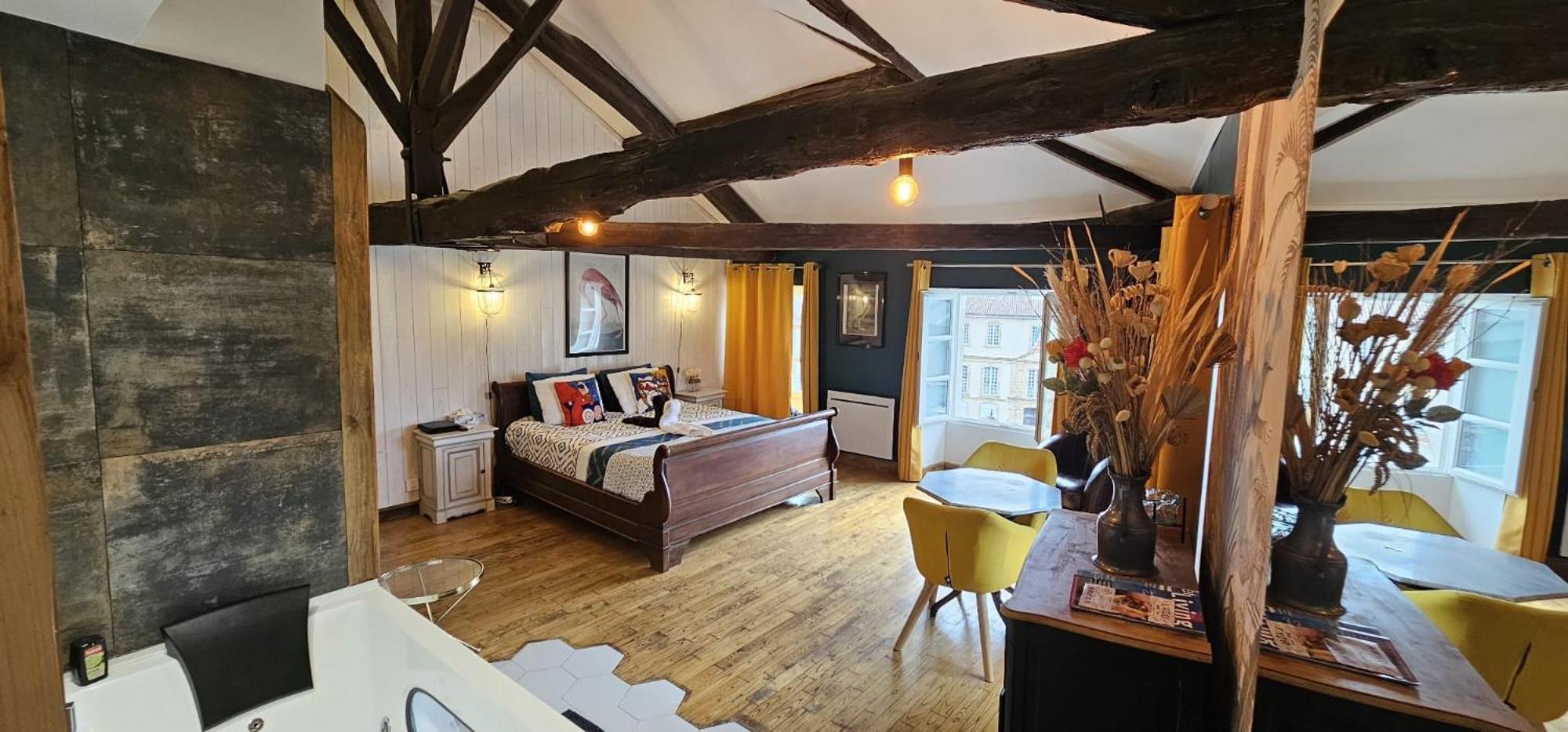 Suite Penthouse Romantique, Confolens, Charente Kültér fotó
