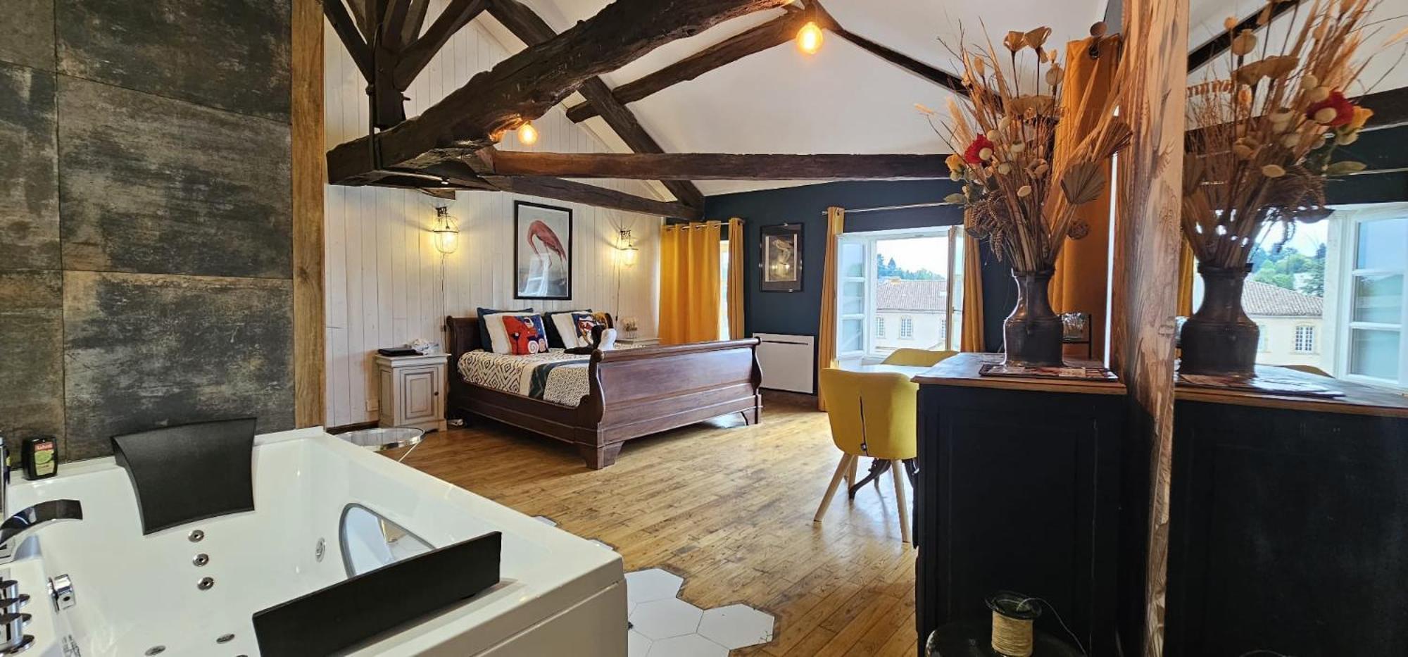 Suite Penthouse Romantique, Confolens, Charente Kültér fotó